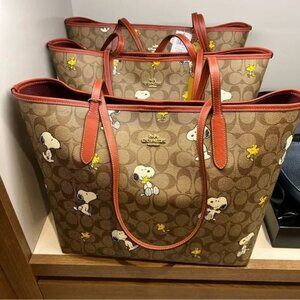 COACH X PEANUTS CITY TOTE IN SIGNATURE CANVAS WITH SNOOPY (CF166)